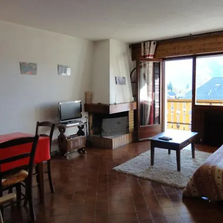2 Pieces Pour 6 Personnes, Cabine, Parking, Au Coeur Du Village, Proche Des Pistes - Fr-1-572-166 *