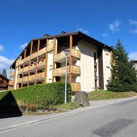 2 Pieces Pour 6 Personnes, Cabine, Parking, Au Coeur Du Village, Proche Des Pistes - Fr-1-572-166 Apartment *
