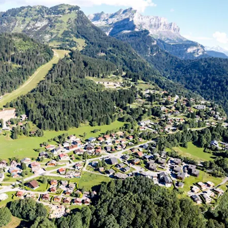 2 Pieces Pour 6 Personnes, Cabine, Parking, Au Coeur Du Village, Proche Des Pistes - Fr-1-572-166 Apartment